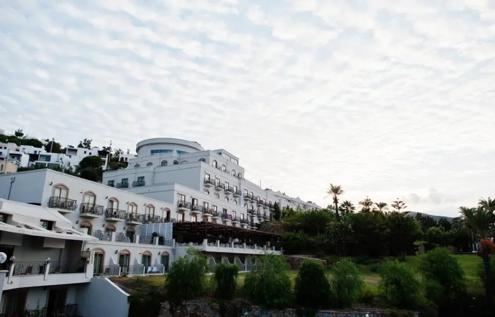 Why Smart Travelers Compare Budget and Comfort Before Booking a Hotel in Jaffna